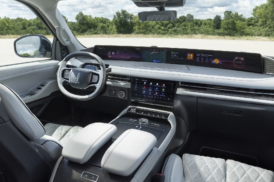 2025 Inside Lincoln Navigator Jet Appearance Package